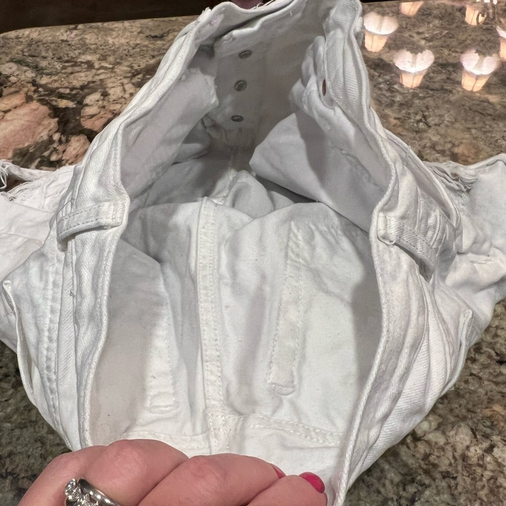 We The Free women’s Sz 26 White Jean Shorts - Picture 13 of 14